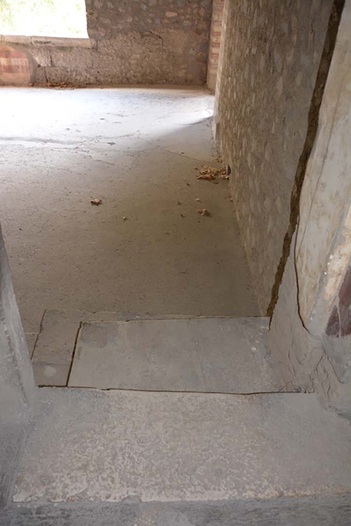 VII.16.22 Pompeii. October 2018. Room 74, looking west from area 73, steps to lower floor.
Foto Annette Haug, ERC Grant 681269 DÉCOR.