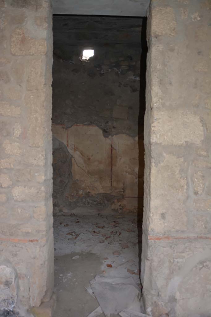 VII.16.17-22 Pompeii. October 2018. Room 3, looking south through doorway from portico (2).
Foto Annette Haug, ERC Grant 681269 DCOR.
