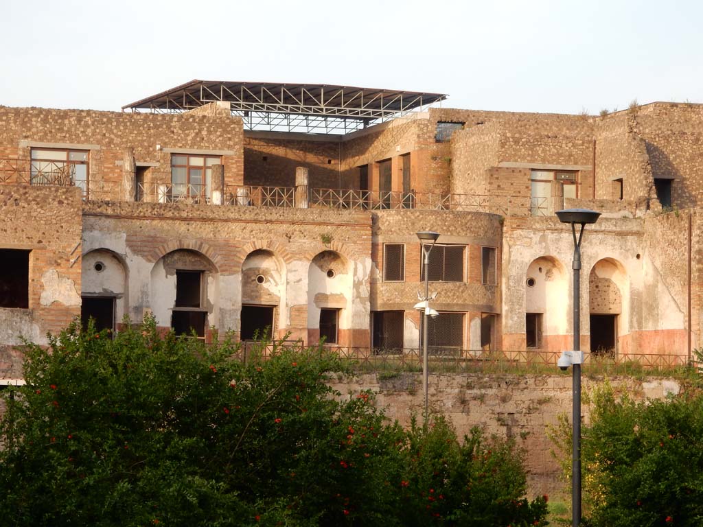VII.16.17-22 Pompeii. June 2019. Looking east towards the rear of House of Fabius Rufus.
Photo courtesy of Buzz Ferebee.
