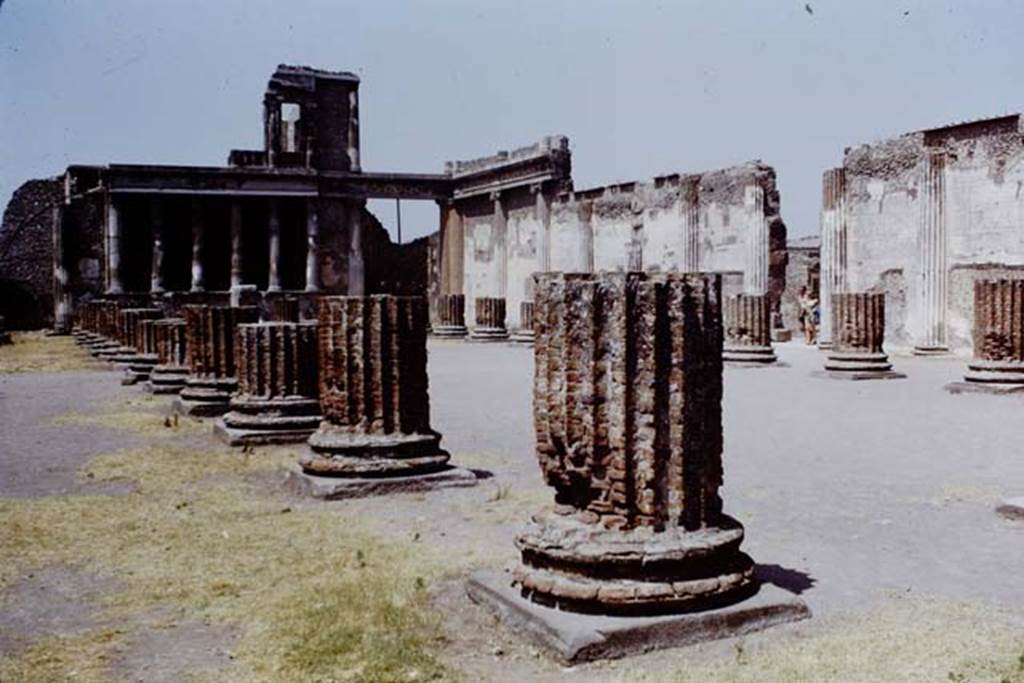 VIII.1.1 Pompeii. 1968.  Looking west along south corridor. Photo by Stanley A. Jashemski.
Source: The Wilhelmina and Stanley A. Jashemski archive in the University of Maryland Library, Special Collections (See collection page) and made available under the Creative Commons Attribution-Non Commercial License v.4. See Licence and use details.
J68f1236
