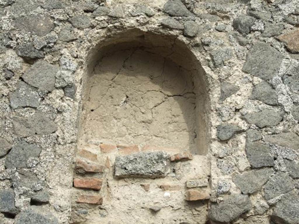 VIII.1.3 Pompeii. March 2009. Niche in rear wall of Basilica from Temple of Venus.