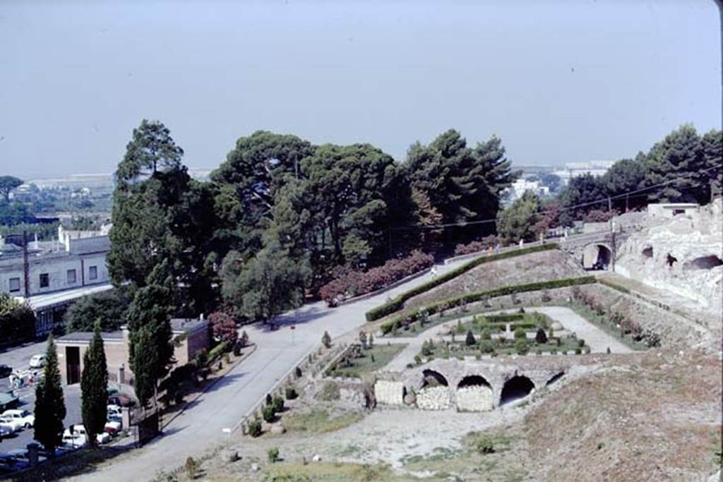 VIII.1.3 Pompeii, 1968.  Looking west at rear of the Temple of Venus. Photo by Stanley A. Jashemski.
Source: The Wilhelmina and Stanley A. Jashemski archive in the University of Maryland Library, Special Collections (See collection page) and made available under the Creative Commons Attribution-Non Commercial License v.4. See Licence and use details.
J68f1176
