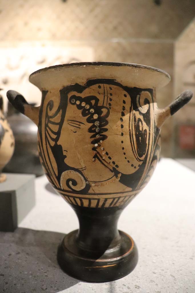 VIII.1.4 Pompeii. February 2021. Detail from grave goods from Herculaneum Gate necropolis.
Photo courtesy of Fabien Bièvre-Perrin (CC BY-NC-SA).
