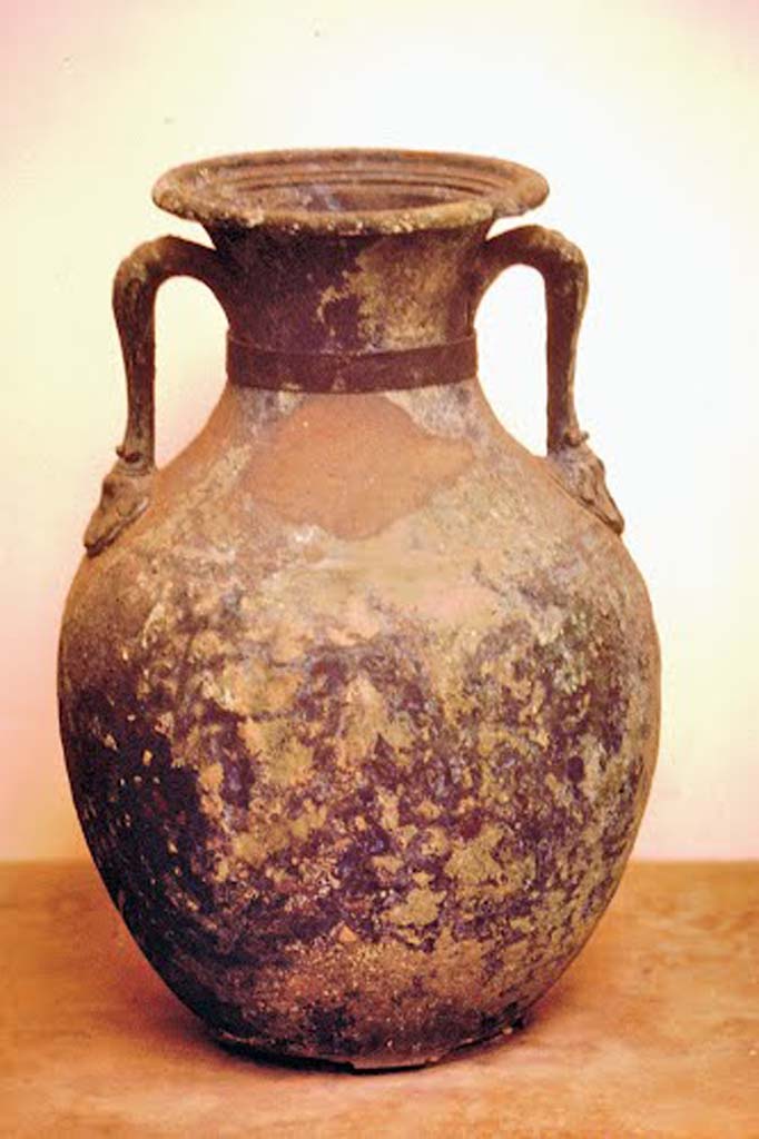 VIII.1.4 Pompeii Antiquarium. 1970. Two handled jug.