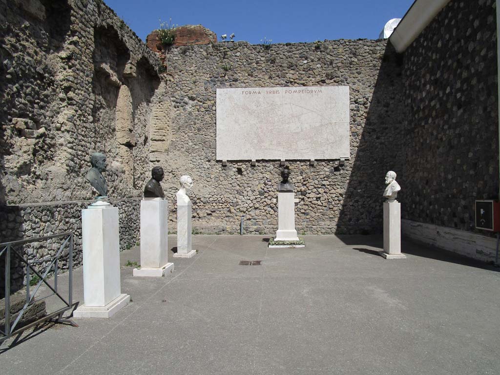 Larario dei Pompeianisti. April 2019. Looking east. Photo courtesy of Rick Bauer.