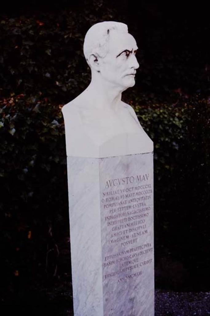 Larario dei Pompeianisti. Pompeii. 1964. Bust of Augusto Mau.  Photo by Stanley A. Jashemski.
Source: The Wilhelmina and Stanley A. Jashemski archive in the University of Maryland Library, Special Collections (See collection page) and made available under the Creative Commons Attribution-Non Commercial License v.4. See Licence and use details.
J64f1740
