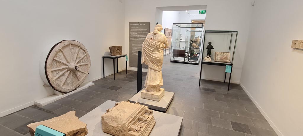 VIII.1.4 Pompeii Antiquarium. April 2022. Looking across room inside entrance. Photo courtesy of Giuseppe Ciaramella.