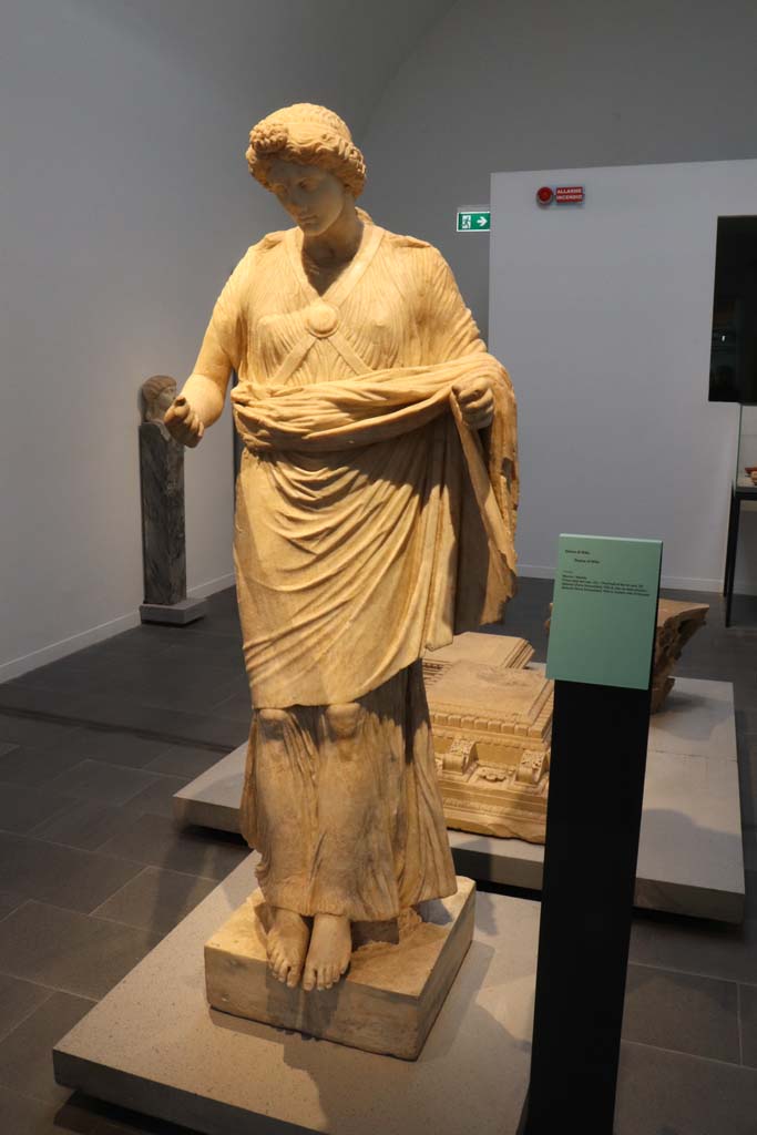 VIII.1.4 Pompeii. February 2021.
Marble statue of Nike, found on eastern side of pool in Villa A, at Oplontis.
Photo courtesy of Fabien Bièvre-Perrin (CC BY-NC-SA).
