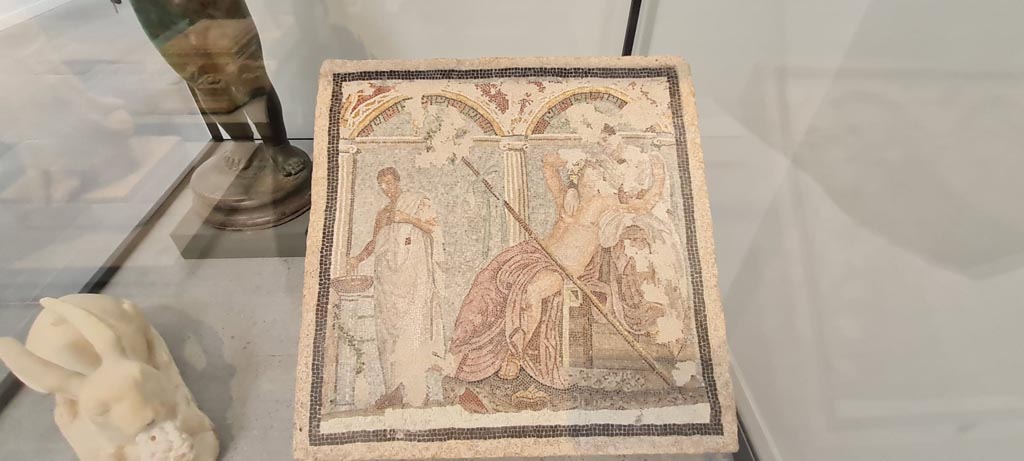 VIII.1.4 Pompeii. April 2022. Found in area of Via del Vesuvio, Pompeii.
Central mosaic picture that adorned a fountain, in front of which there was a statuette of a rabbit. Photo courtesy of Giuseppe Ciaramella.