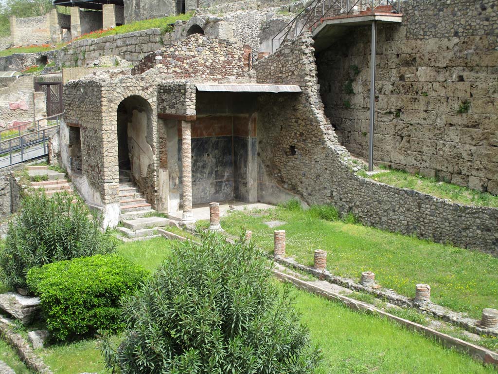 VIII.1.a, Pompeii. April 2019. Looking towards north end of portico, with the original city walls, on right. Photo courtesy of Rick Bauer.