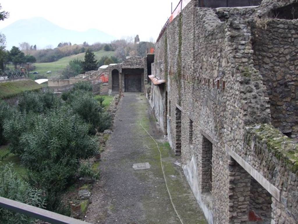 VIII.1.a Pompeii.  Villa Imperiale.  December 2007.  Looking west along the portico.
