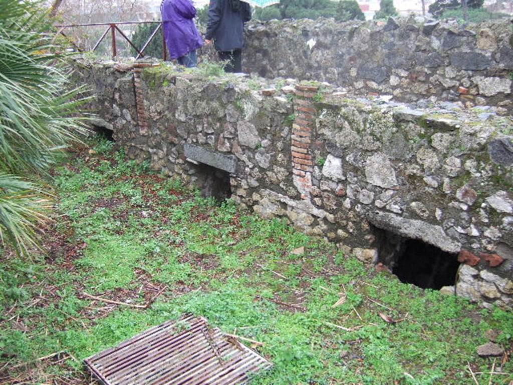 VIII.2.1 Pompeii. December 2005. Looking south-west across garden area.
In order to give light to the rooms below,openings were cut in the floor which supported the columns. See Jashemski, W. F., 1993. The Gardens of Pompeii, Volume II: Appendices. New York: Caratzas. (p.205)
