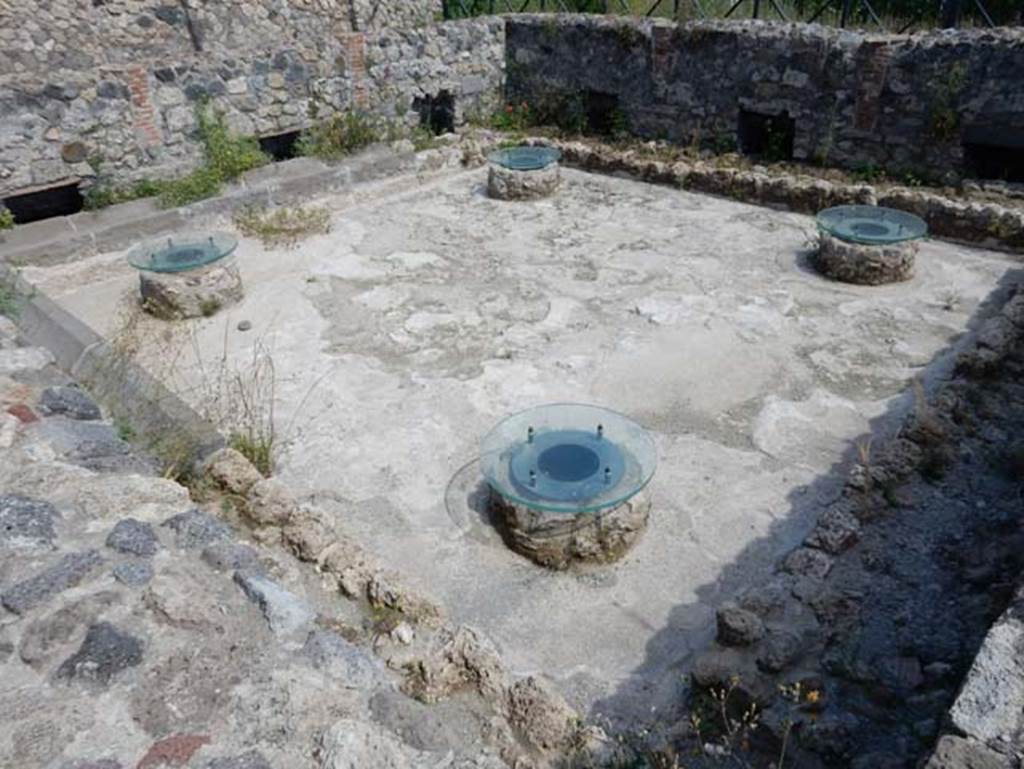VIII.2.1 Pompeii. May 2018. Looking across to the south-east corner of peristyle garden. Photo courtesy of Buzz Ferebee.