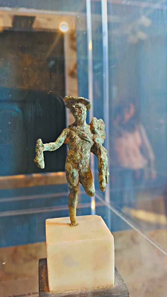 VIII.2.1/3 Pompeii. 2017/2018/2019.
Bronze statuette of Mercury carrying a money bag. Photo courtesy of Giuseppe Ciaramella.