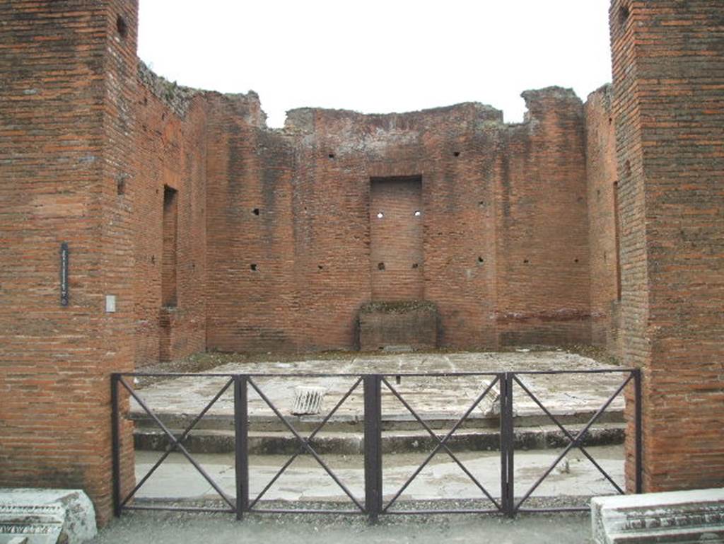 VIII.2.6 Pompeii. May 2005. Edifici Amministrazione Pubblica nameplate to left of entrance.