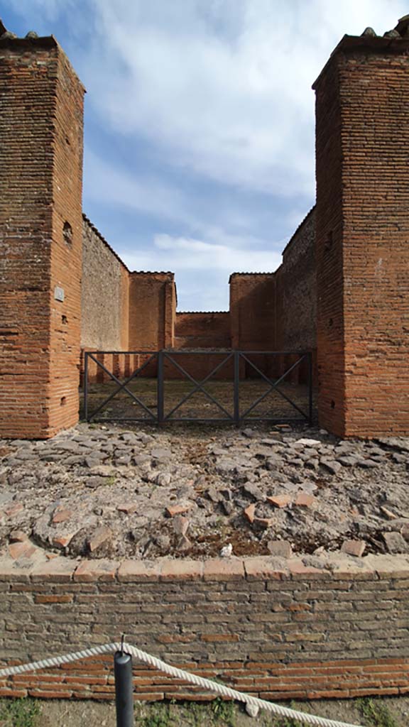 VIII.2.8 Pompeii. December 2018. Looking south from entrance doorway. Photo courtesy of Aude Durand.