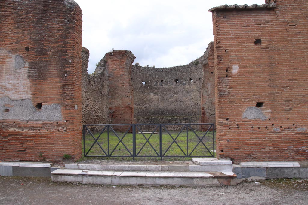 VIII.2.10 Pompeii. May 2024. Looking south through entrance with steps. Photo courtesy of Klaus Heese.