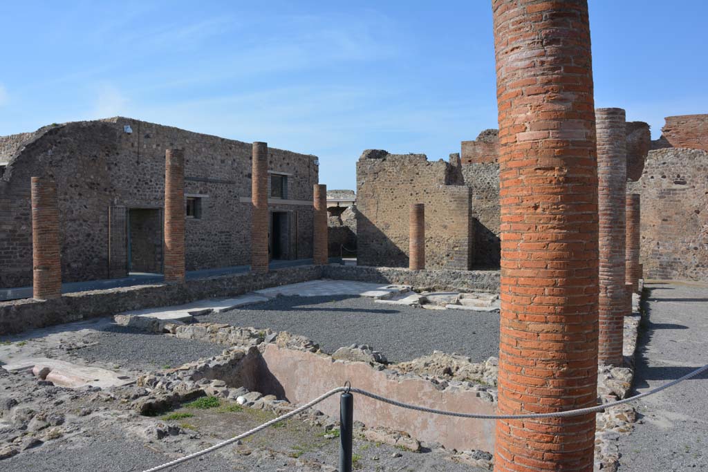 VIII.2.13/14/16 Pompeii. March 2019. Looking north-west across peristyle.
Foto Annette Haug, ERC Grant 681269 DÉCOR.

