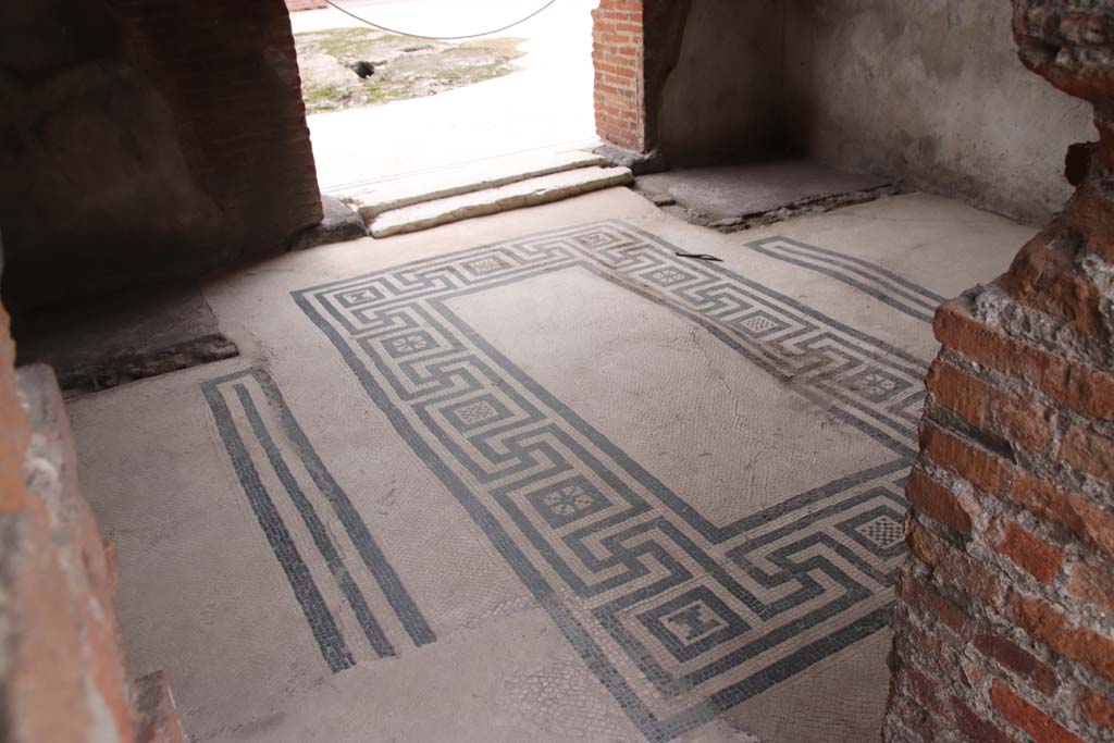 VIII.2.14 Pompeii. October 2020. Looking south through arched opening into cubiculum of VIII.2.16. Photo courtesy of Klaus Heese.