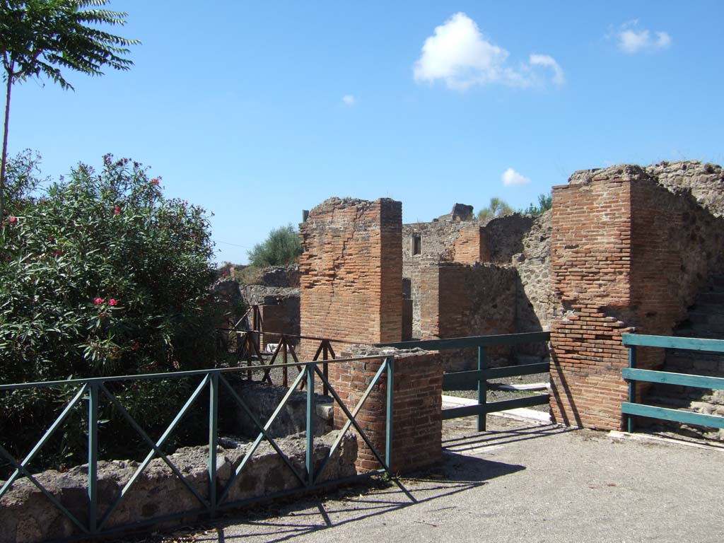 VIII.2.16 Pompeii. September 2005. 
Looking towards north portico, and room with open north and south end to two peristyles (behind pilaster), a triclinium and stairs to upper floor.
