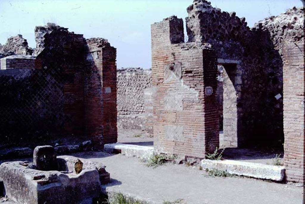 VIII.2.20 Pompeii on left, and VIII.2.19 on right. 1968. Looking south-west. Photo by Stanley A. Jashemski.
Source: The Wilhelmina and Stanley A. Jashemski archive in the University of Maryland Library, Special Collections (See collection page) and made available under the Creative Commons Attribution-Non-Commercial License v.4. See Licence and use details.
J68f1177