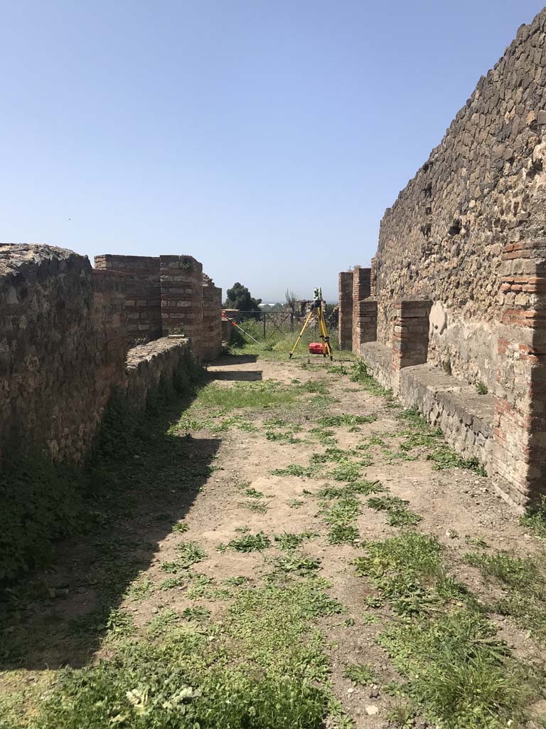 VIII.2.20 Pompeii. April 2019.
Looking west from entrance doorway along corridor leading to peristyle on existing upper level.
Photo courtesy of Rick Bauer.