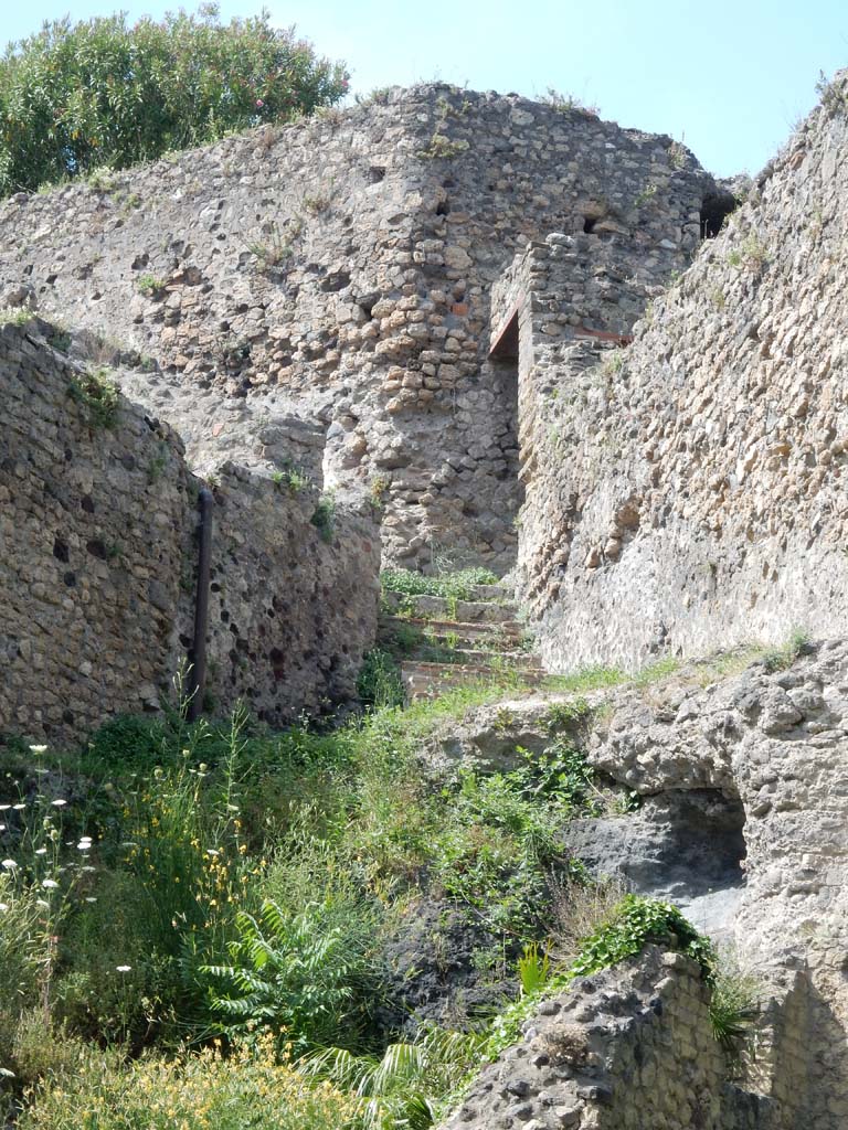 VIII.2.20 Pompeii. June 2019. Rear of Sarno baths, east end, detail of stairs on an upper level.
Photo courtesy of Buzz Ferebee.