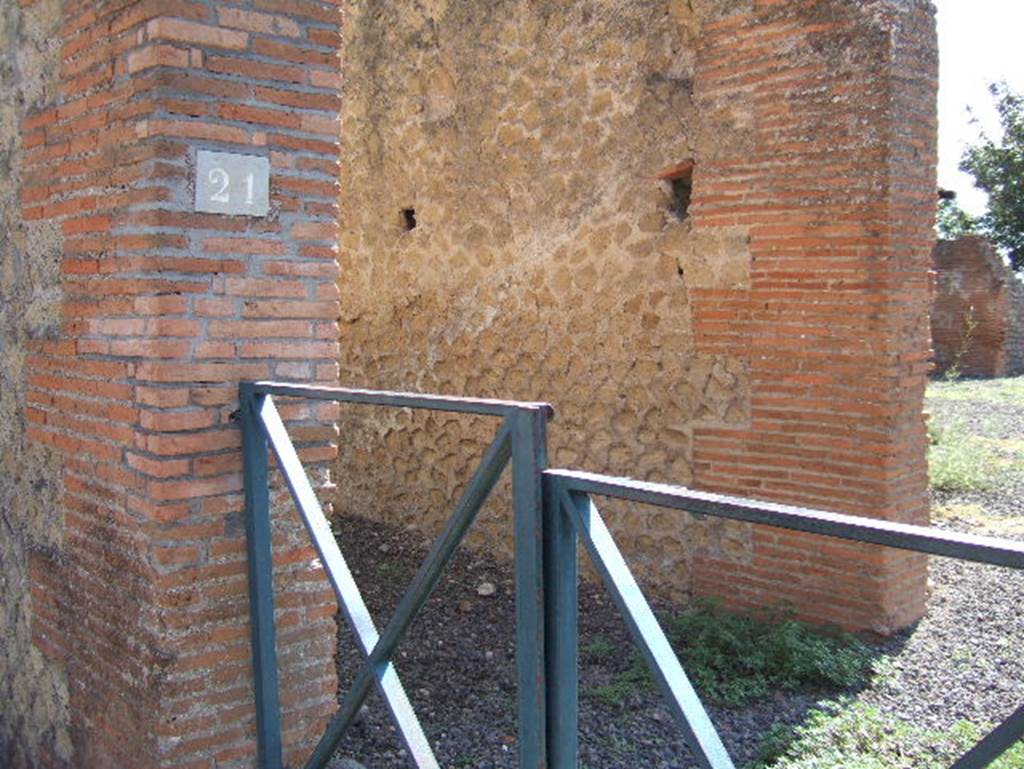 VIII.2.21 Pompeii. September 2005. Looking east from entrance doorway.
According to Garcia y Garcia, the plan Pompeii bomb damage 1943 showed that a bomb fell in the area of this house.
See Garcia y Garcia, L., 2006. Danni di guerra a Pompei. Rome: LErma di Bretschneider. (p.139)

