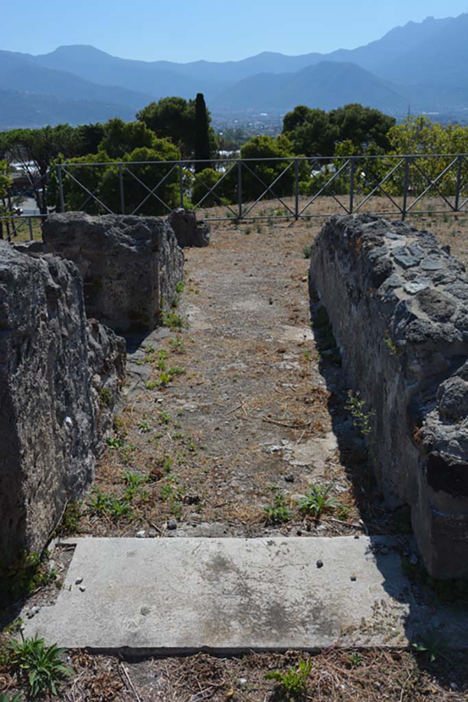 VIII.2.28 Pompeii. March 2019. Corridor to rear on east side of tablinum, looking south.
Foto Annette Haug, ERC Grant 681269 DÉCOR.

