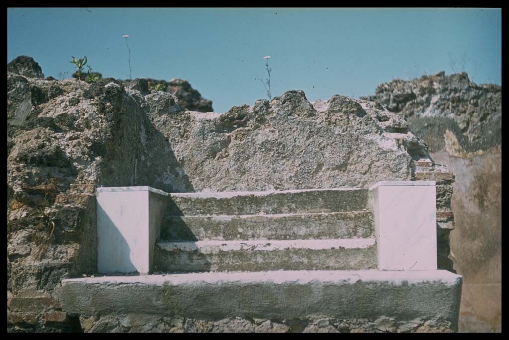 VIII.2.28 Pompeii. Three small steps on top of lararium base.
Photographed 1970-79 by Günther Einhorn, picture courtesy of his son Ralf Einhorn.

