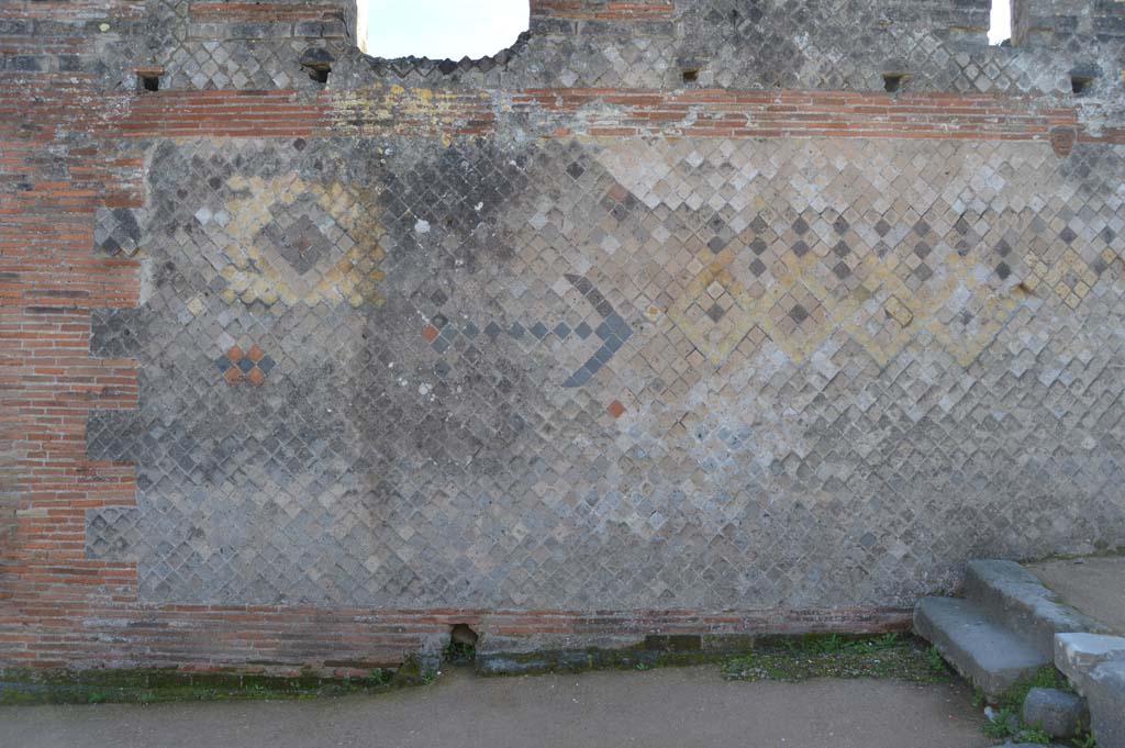 VIII.2.30 Pompeii. March 2018. Wall on west side of entrance doorway.
Foto Taylor Lauritsen, ERC Grant 681269 DÉCOR.