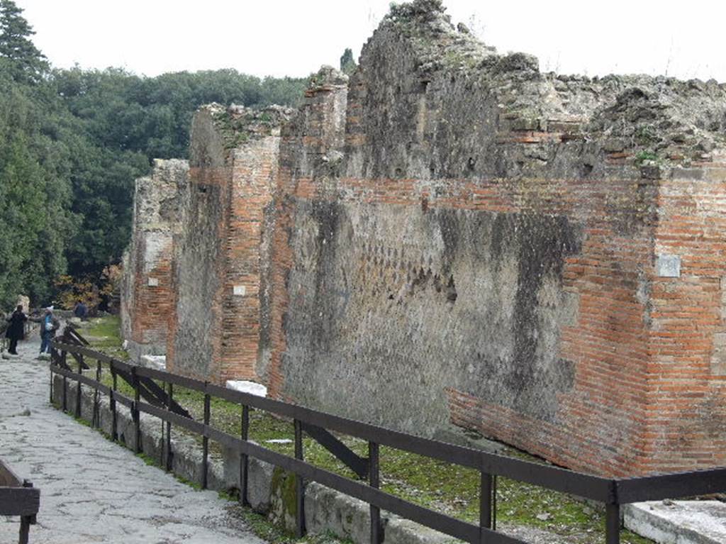 VIII.2.30 Pompeii, on right. December 2006. Front walls along Via della Regina, looking east.