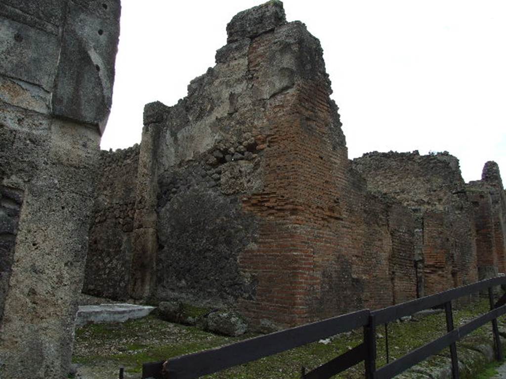 Front wall between VIII.2.34 Pompeii and VIII.2.33, looking west. December 2006. Entrance doorway to VIII.2.34, on left.