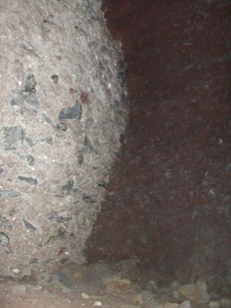 VIII.2.39 Pompeii. May 2006.  Inside “hole in wall”, at end of corridor.