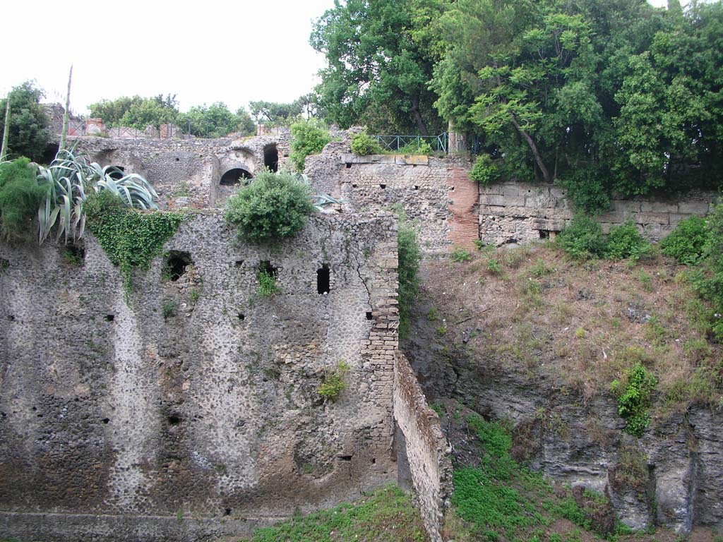 VIII.2.39 Pompeii, on left, with rear of Triangular Forum, on right. May 2011. Looking north. Photo courtesy of Ivo van der Graaff.