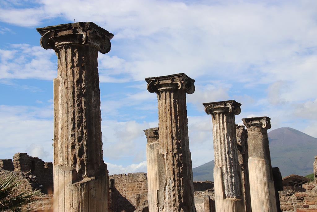VIII.3.8 Pompeii. October 2024. Looking north along upper columns on east portico. Photo courtesy of Klaus Heese.