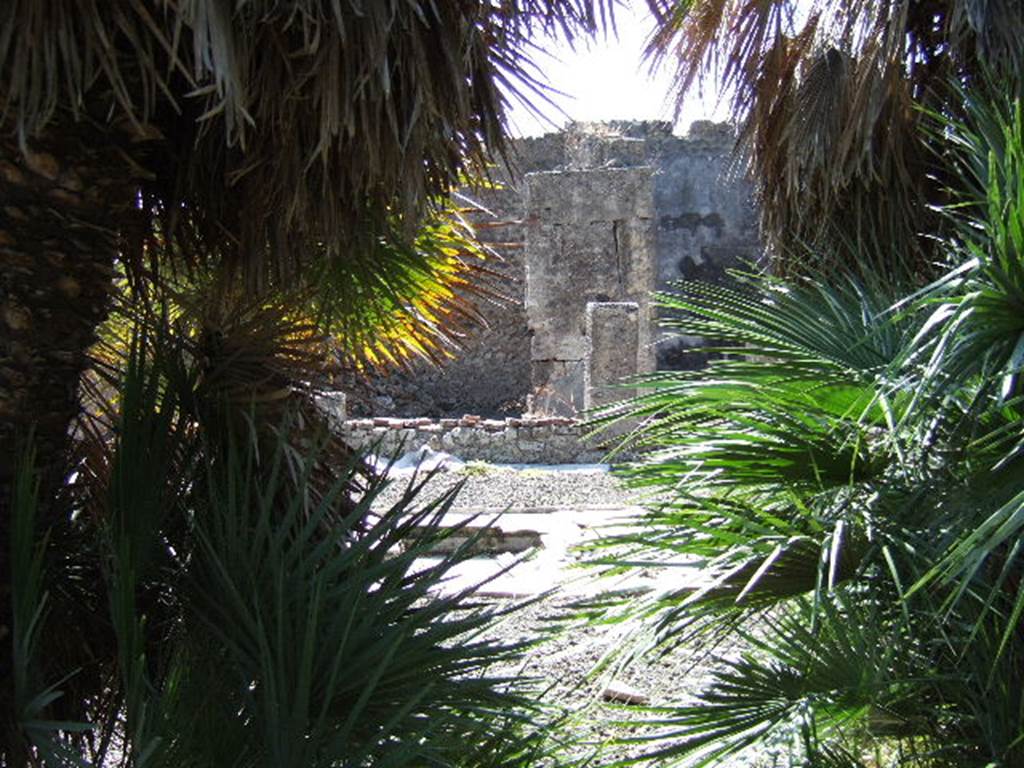 VIII.3.14 Pompeii. September 2005. Looking south from garden across atrium.