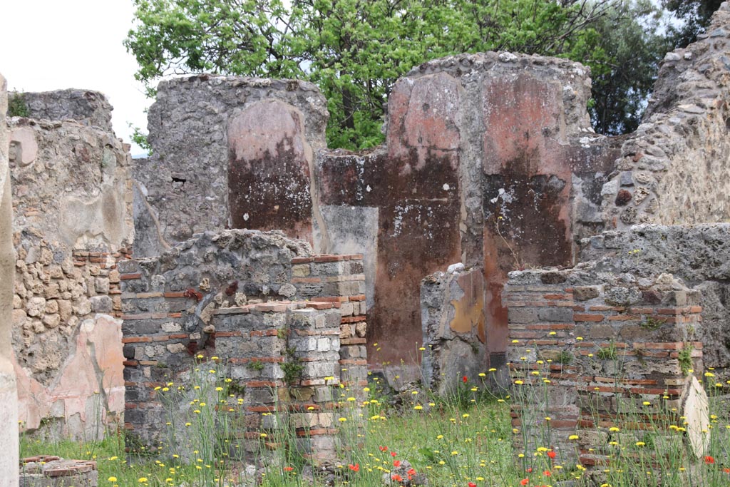 VIII.3.24 Pompeii. May 2024. Looking towards two rooms on east side of peristyle, north of tablinum. Photo courtesy of Klaus Heese.