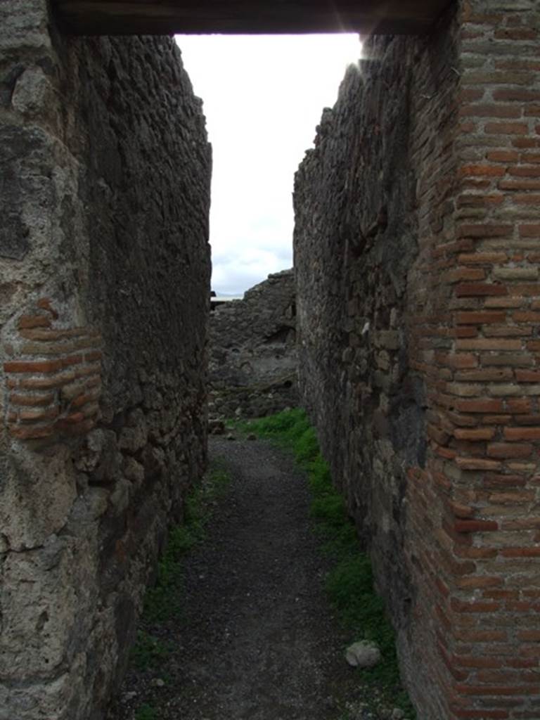 VIII.3.27 Pompeii. December 2007. Corridor leading from peristyle area to rooms in south-east corner, comprising the kitchen and other servants’ rooms.