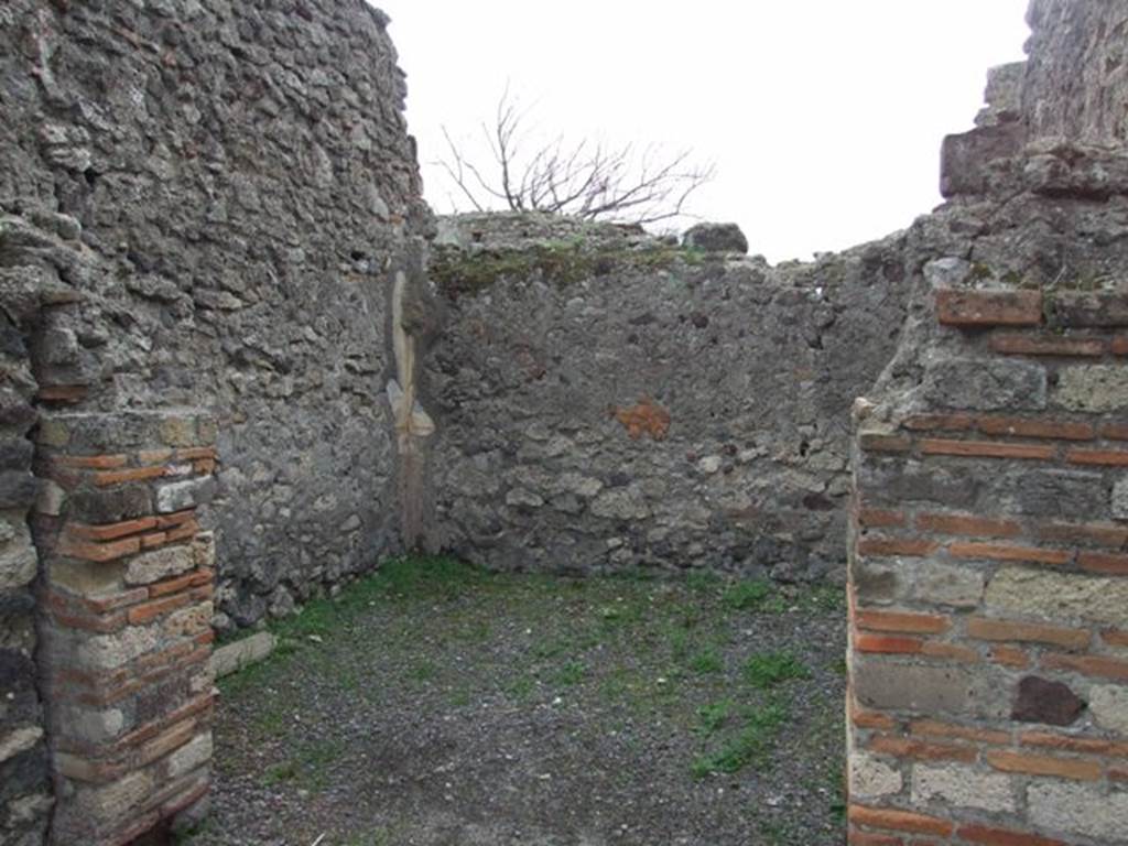 VIII.3.27 Pompeii. December 2007. Looking south through doorway of triclinium, in south-east corner of peristyle area.