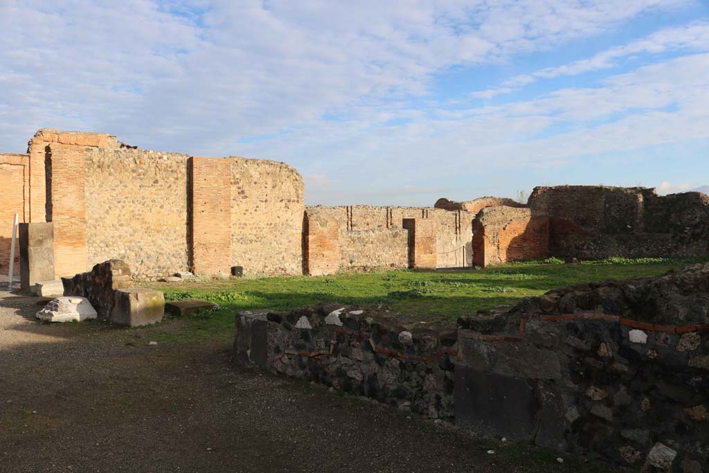 VIII.3.32, Pompeii. December 2018.
Looking north-east, towards another entrance at VIII.3.1 on Via dell’Abbondanza, centre right. Photo courtesy of Aude Durand.