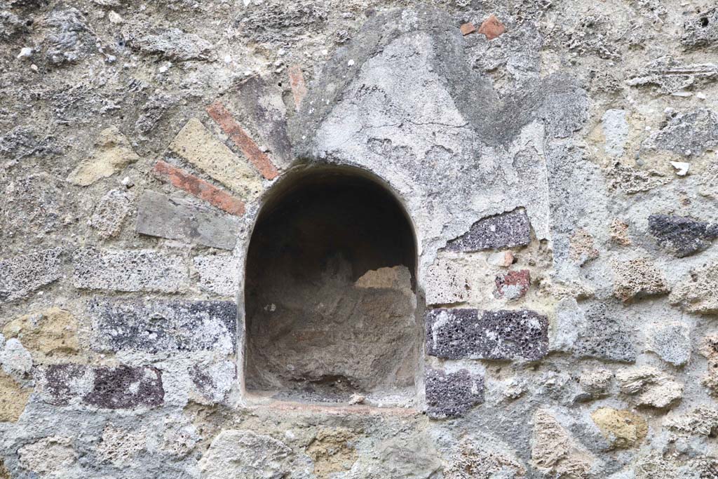 VIII.4.4 Pompeii. December 2018. Room 7, detail of niche in east wall. Photo courtesy of Aude Durand.
According to Boyce –
In the kitchen opening off the east side of the peristyle, in the east wall above a masonry tub, is a small arched niche (h.0.47, w.0.36, d.0.27, h. above floor 1.60) adorned with an aedicula façade.
See Boyce G. K., 1937. Corpus of the Lararia of Pompeii. Rome: MAAR 14. (p. 76, no.358).
See Giacobello, F., 2008. Larari Pompeiani: Iconografia e culto dei Lari in ambito domestico. Milano: LED Edizioni, (p.199, no.89)
