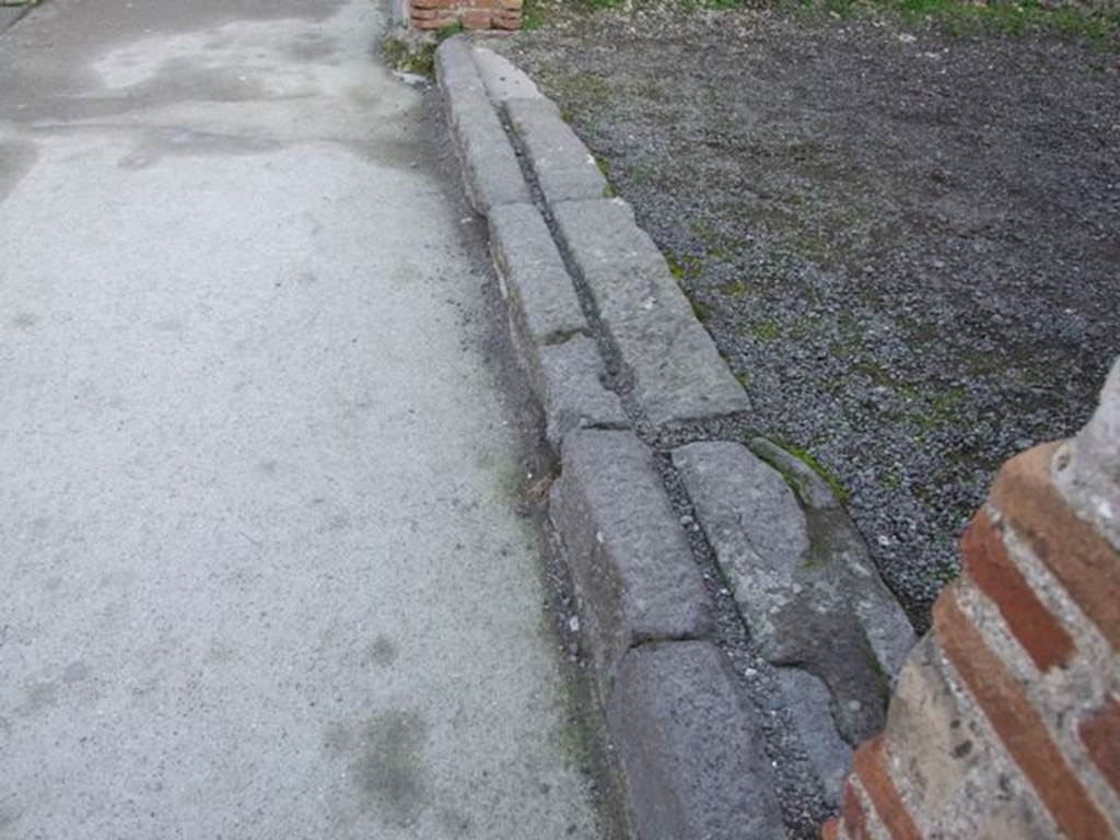 VIII.4.8 Pompeii.  Shop.  December 2007.   Sill.