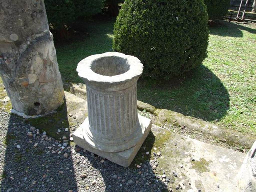 VIII.4.15 Pompeii.  March 2009.   Puteal on east side of peristyle.