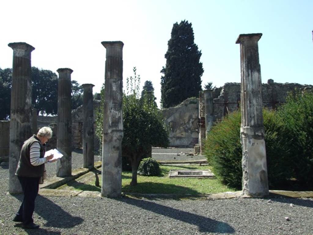 VIII.4.15 Pompeii.  March 2009.   Looking west across peristyle garden.