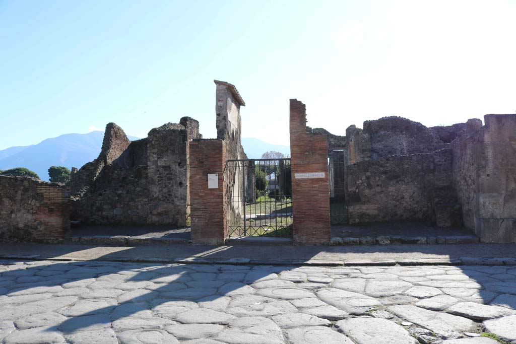 VIII.4.15 Pompeii. December 2018. 
Looking south on Via dell’Abbondanza towards entrance doorway, in centre. Photo courtesy of Aude Durand.

