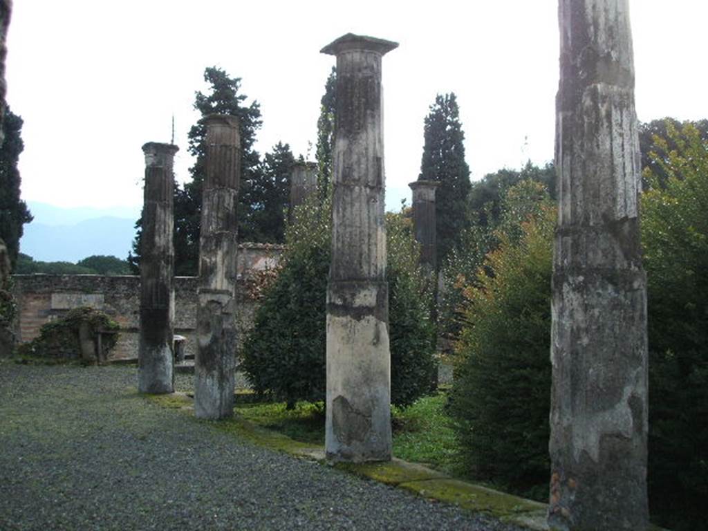 VIII.4.23 Pompeii. December 2006. Looking south-west across peristyle of VIII.4.15