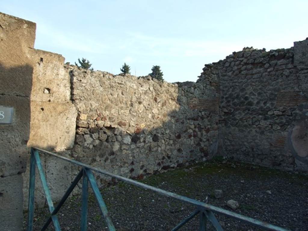VIII.5.8 Pompeii.  Shop.  December 2007.  East wall.