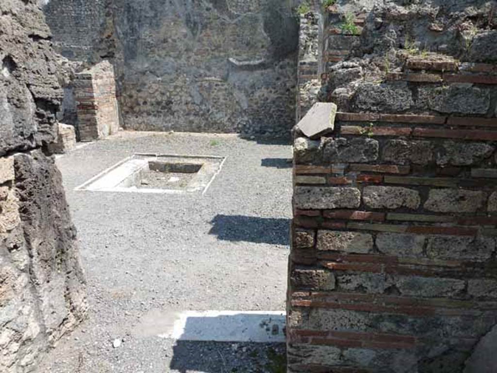 VIII.5.24 Pompeii. May 2010. Room 6, east wall with doorway to atrium.