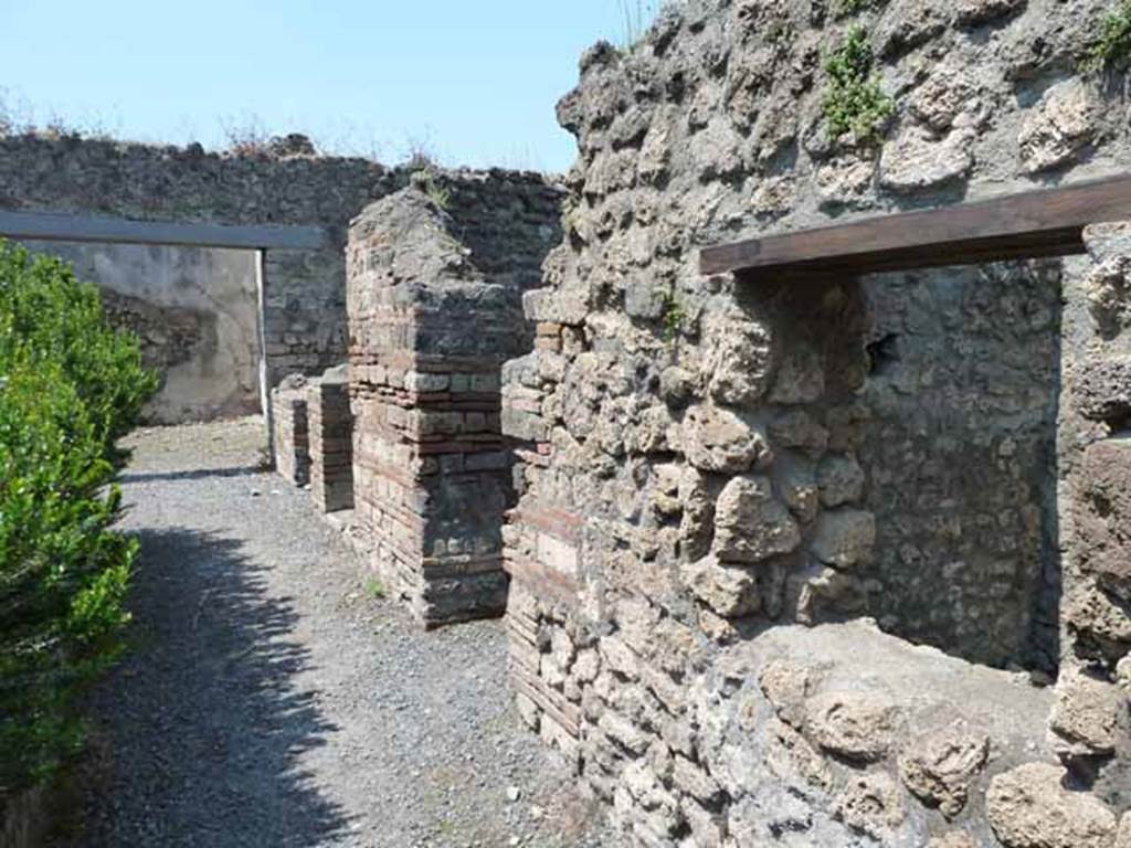 VIII.5.24 Pompeii. May 2010. Area 7, looking west across north portico.